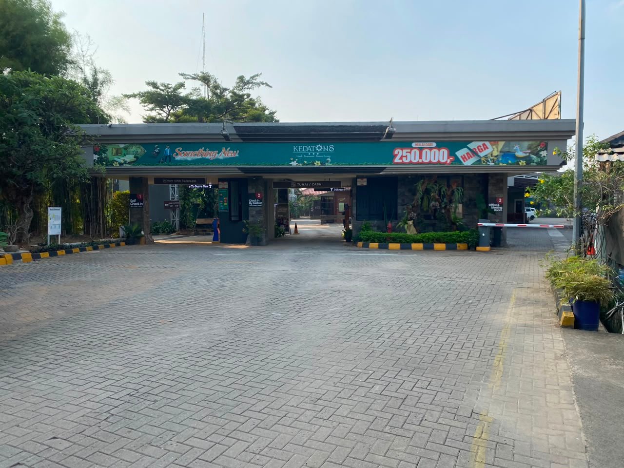 KEDATON 8 HOTEL, RESTAURANT & BUSINESS LOUNGE